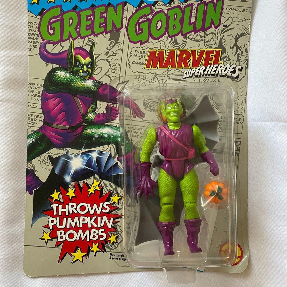 Vintage Marvel Super Heroes GREEN GOBLIN Action Figure W/Pumpkin ToyBiz, 1991
